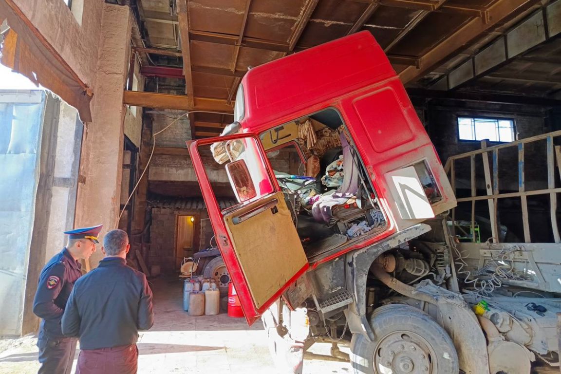 В Нижнем Тагиле водитель погиб во время ремонта грузового автомобиля -  «Уральский рабочий»